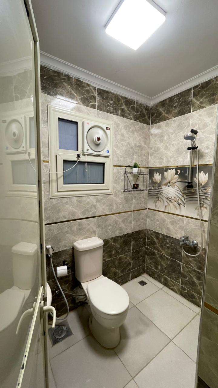 شقة فاخرة بإطلالة على النيل شقة 16B2 — إطلالة على النيل للإيجار والشراء والاستثمار — برج زهرة الكورنيش القاهرة مصر